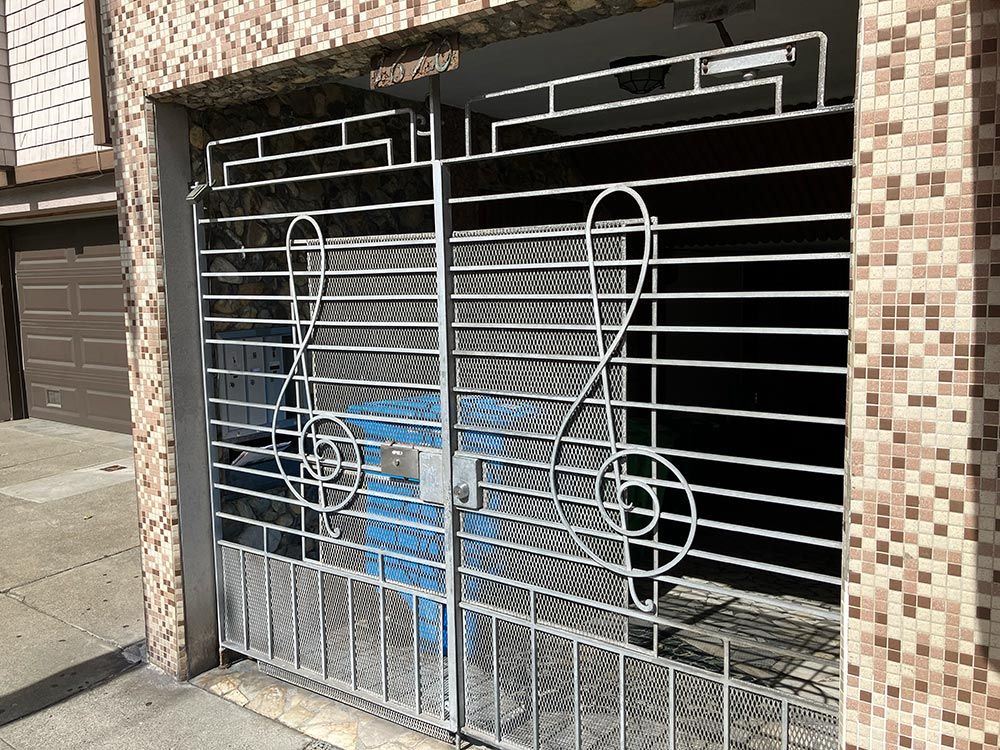 Musical note garage gate.