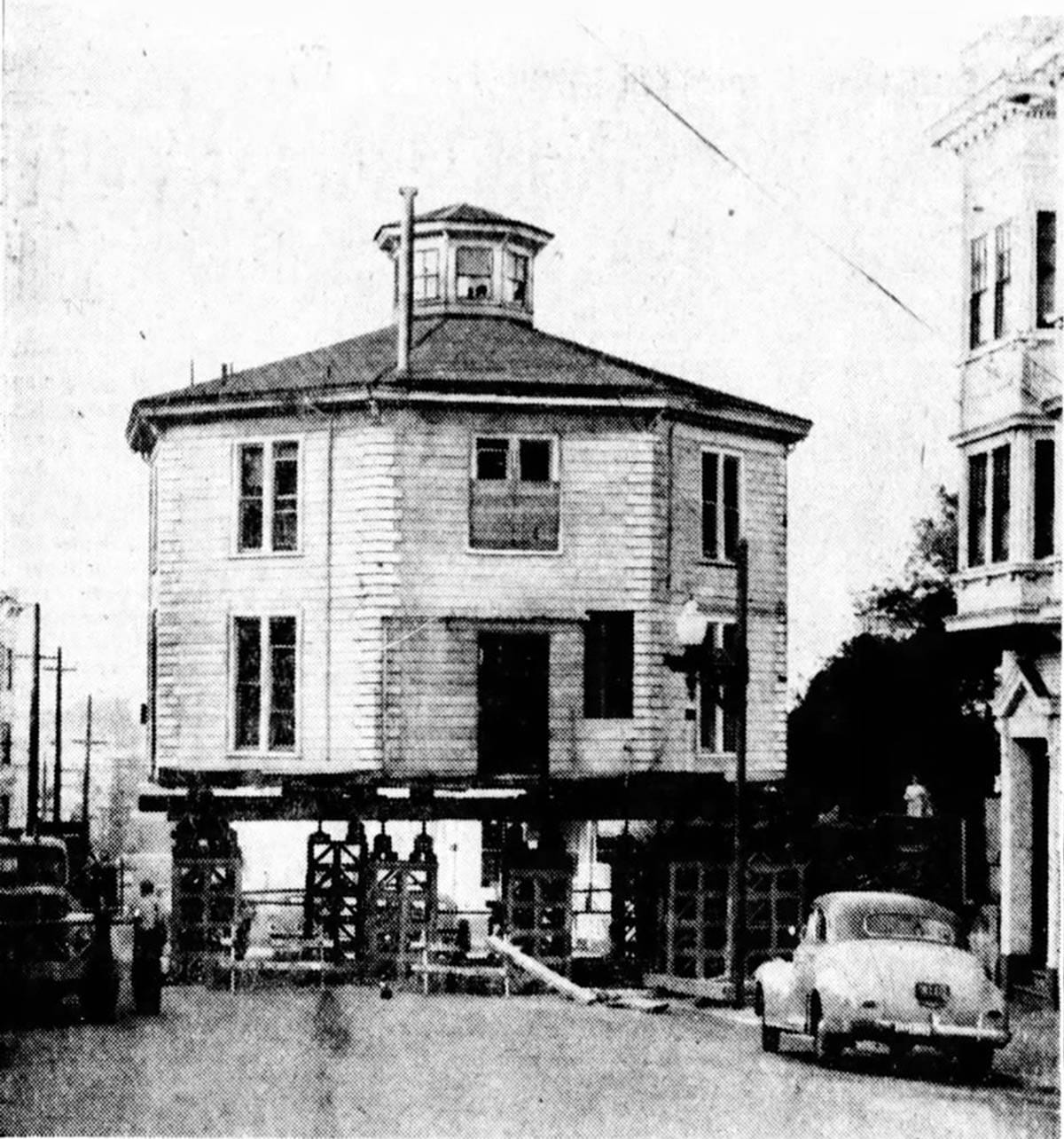 McElroy octagon house being moved.