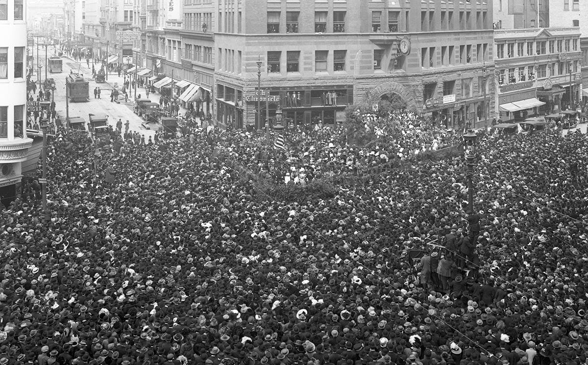 Crowd for dedication of Tetrazzini plaque on Lotta's Fountain.