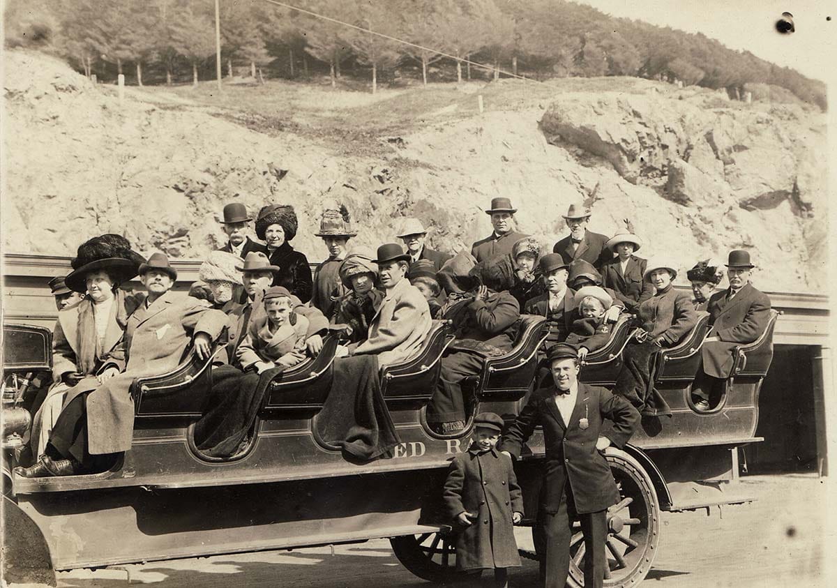 Tourist wagon at Cliff House, 1910s